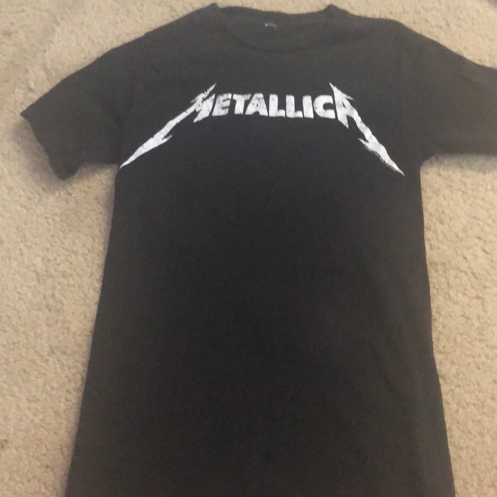 Black and white short sleeve Metallica shirt